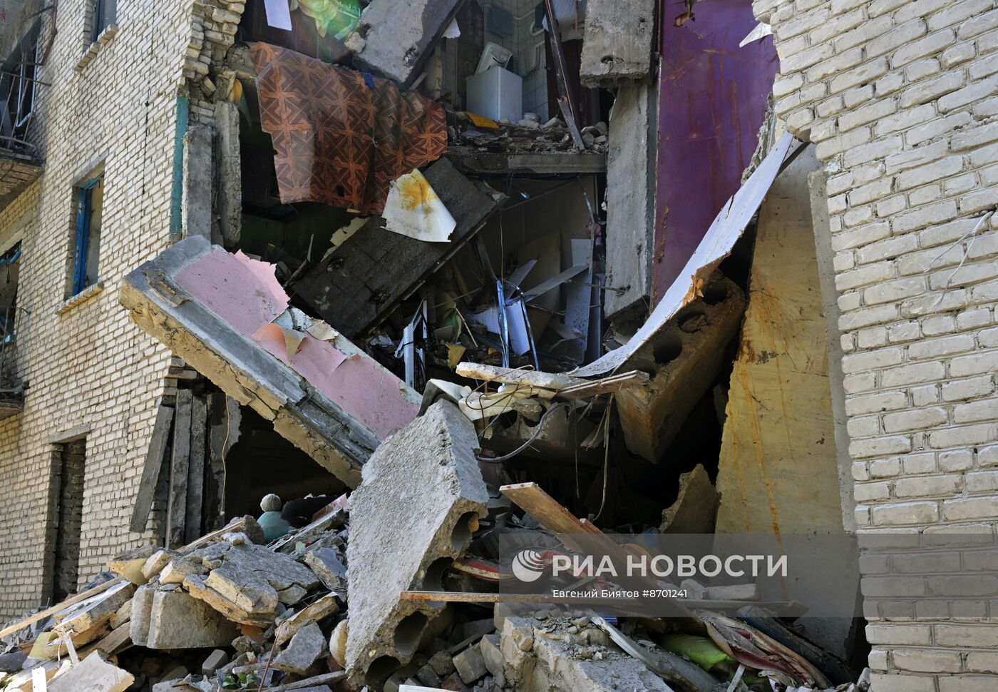 Последствия обстрела Луганска со стороны ВСУ