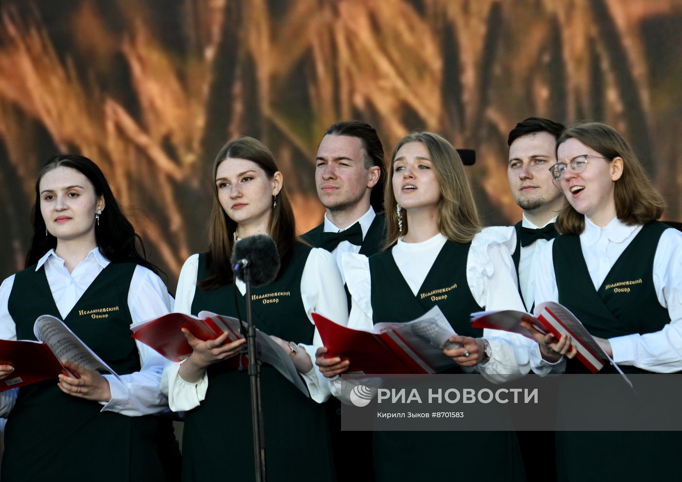 Концерт на Дворцовой площади в рамках ПМЭФ-2024