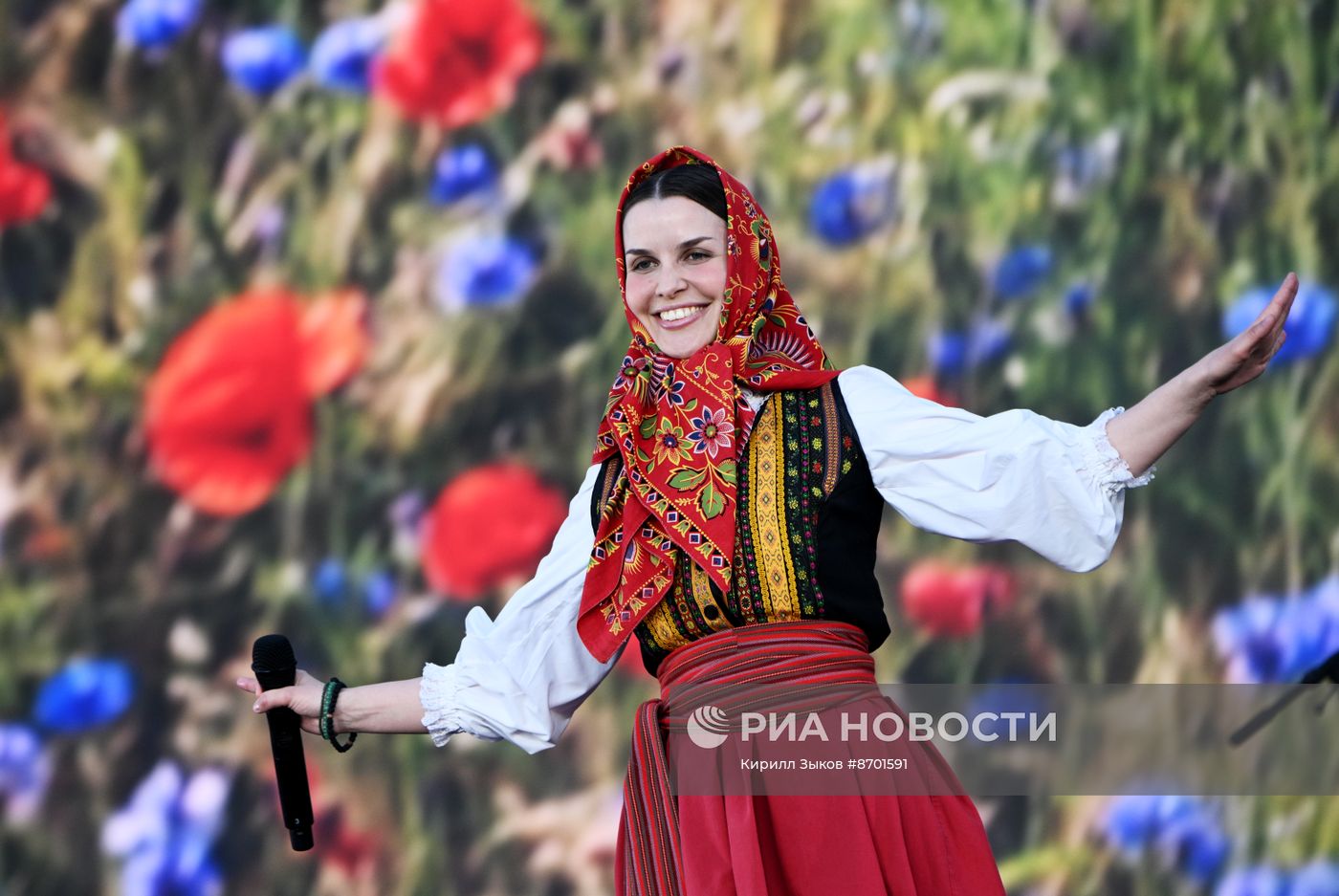 Концерт на Дворцовой площади в рамках ПМЭФ-2024