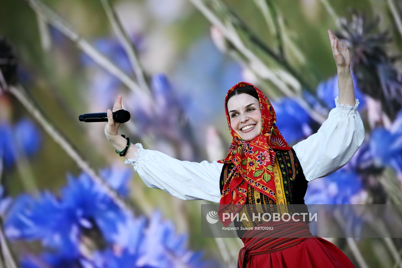 Концерт на Дворцовой площади в рамках ПМЭФ-2024