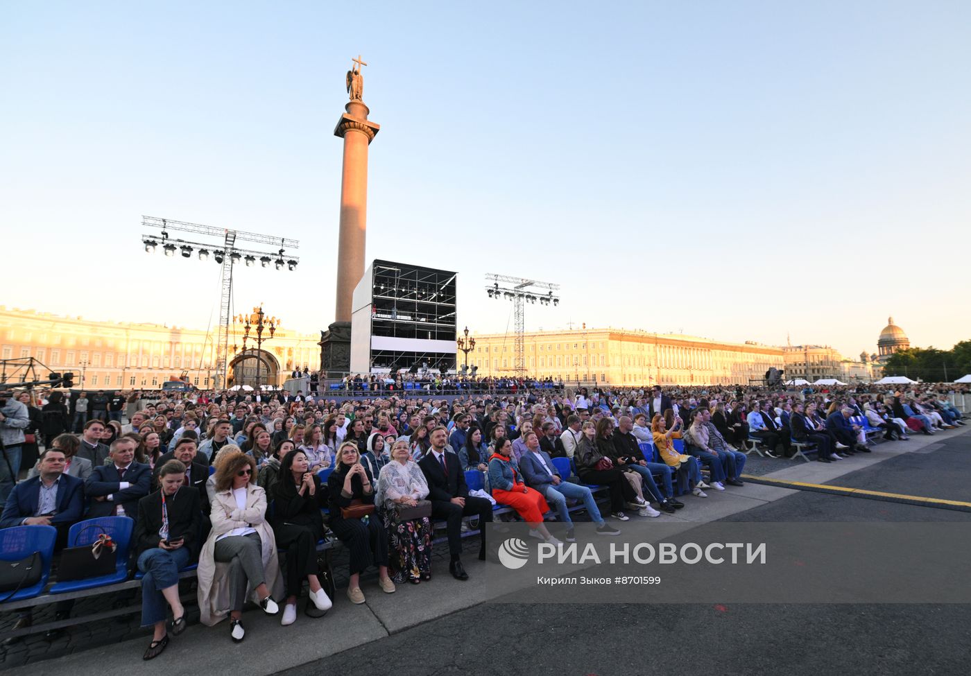 Концерт на Дворцовой площади в рамках ПМЭФ-2024