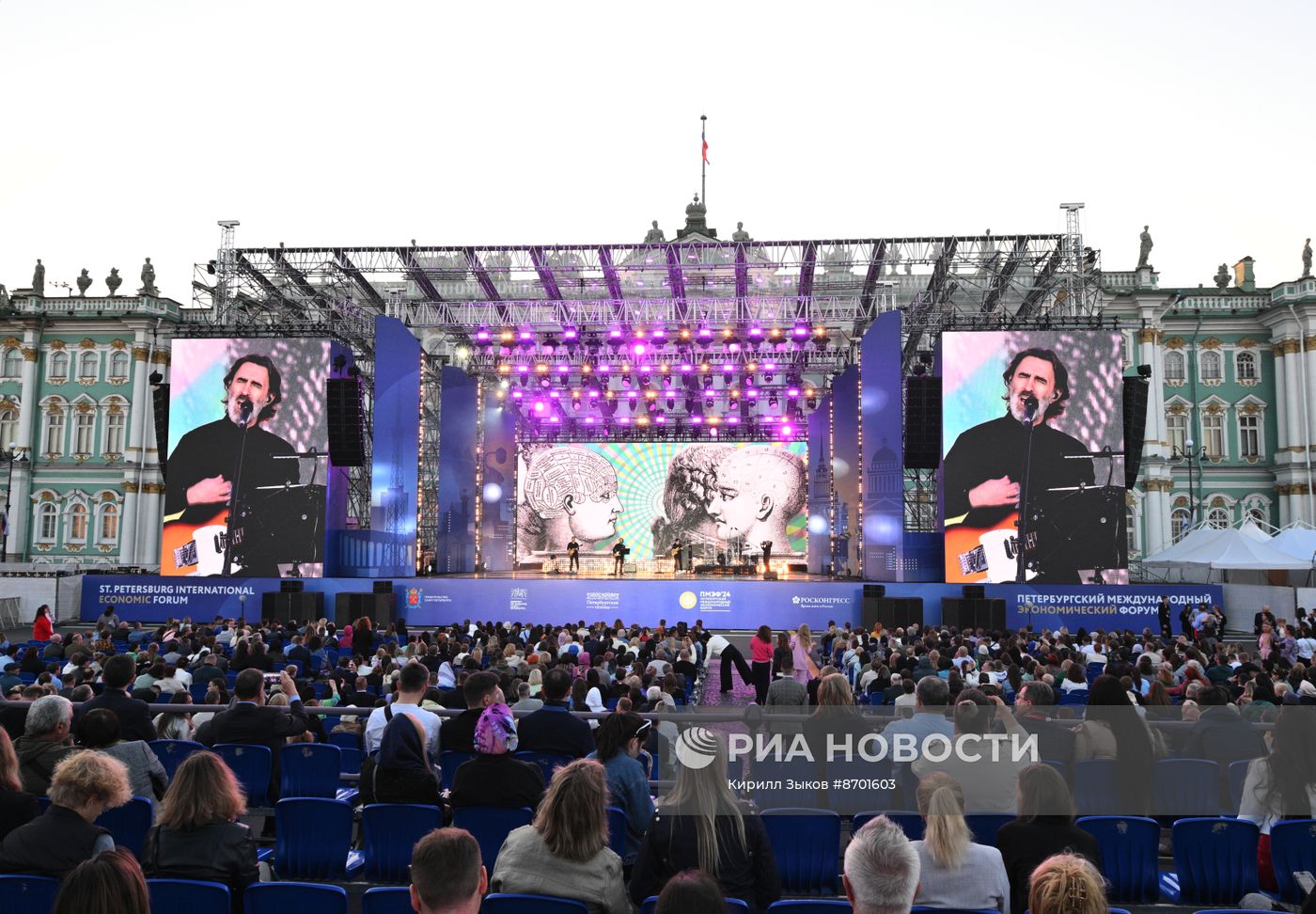 Концерт на Дворцовой площади в рамках ПМЭФ-2024