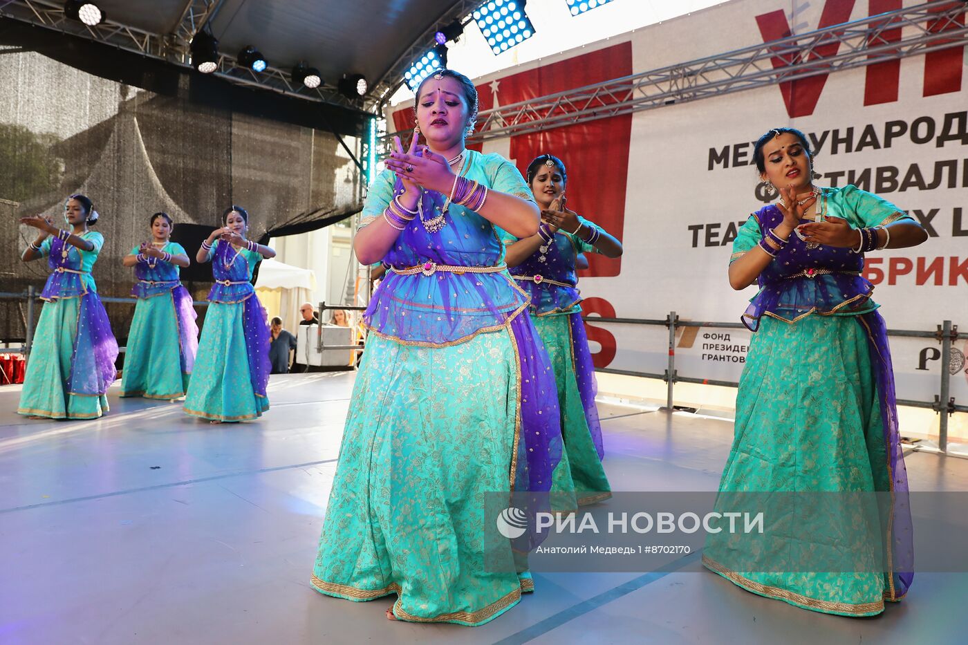 Выставка "Россия". Торжественное закрытие Фестиваля театральных школ стран БРИКС