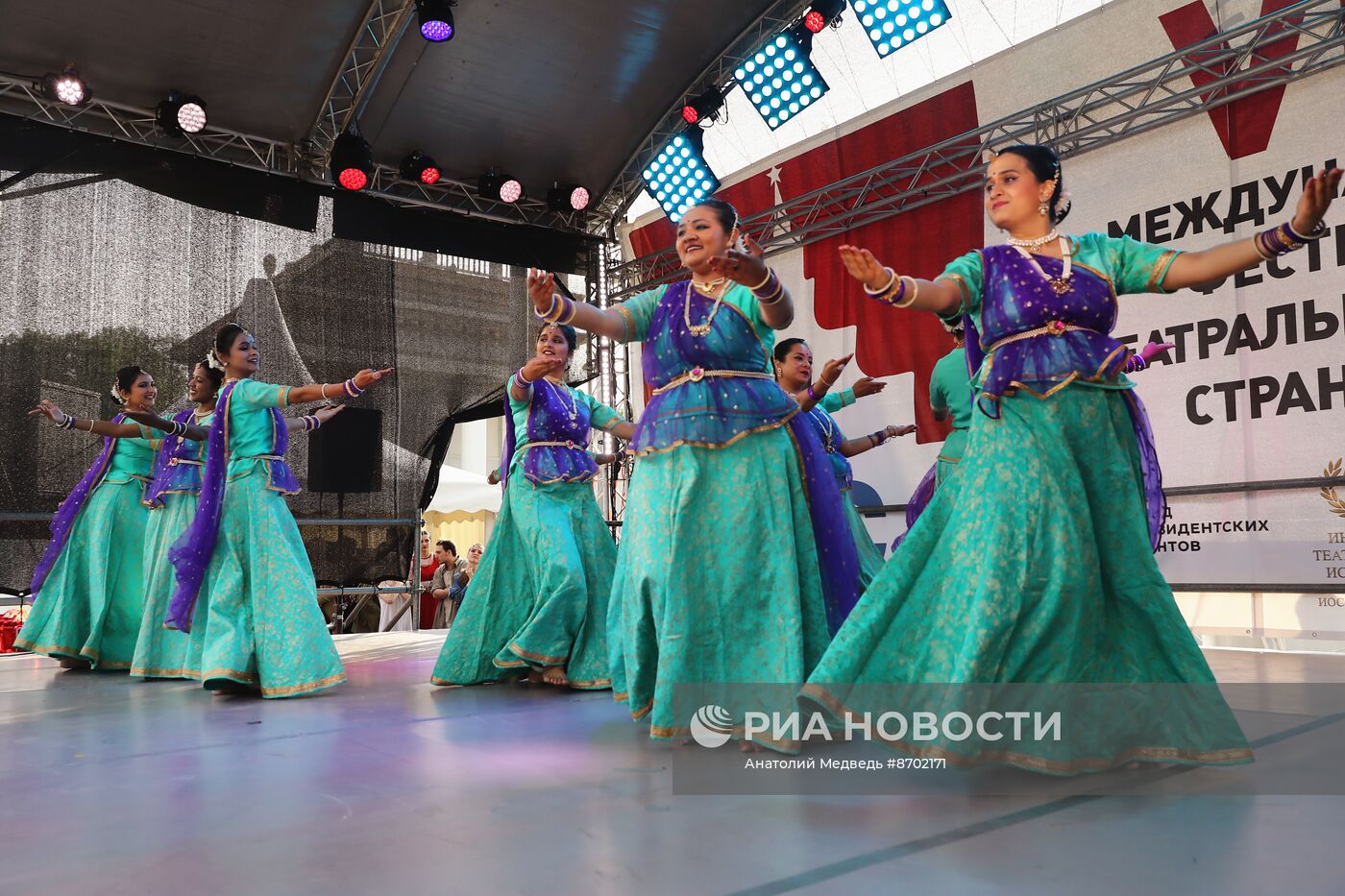 Выставка "Россия". Торжественное закрытие Фестиваля театральных школ стран БРИКС