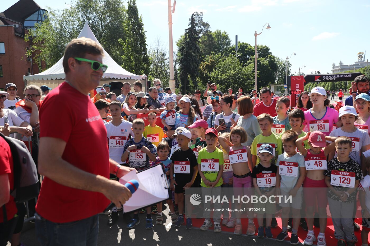 Выставка "Россия". Первый национальный спортивный забег в рамках национального праздника "Гербер"