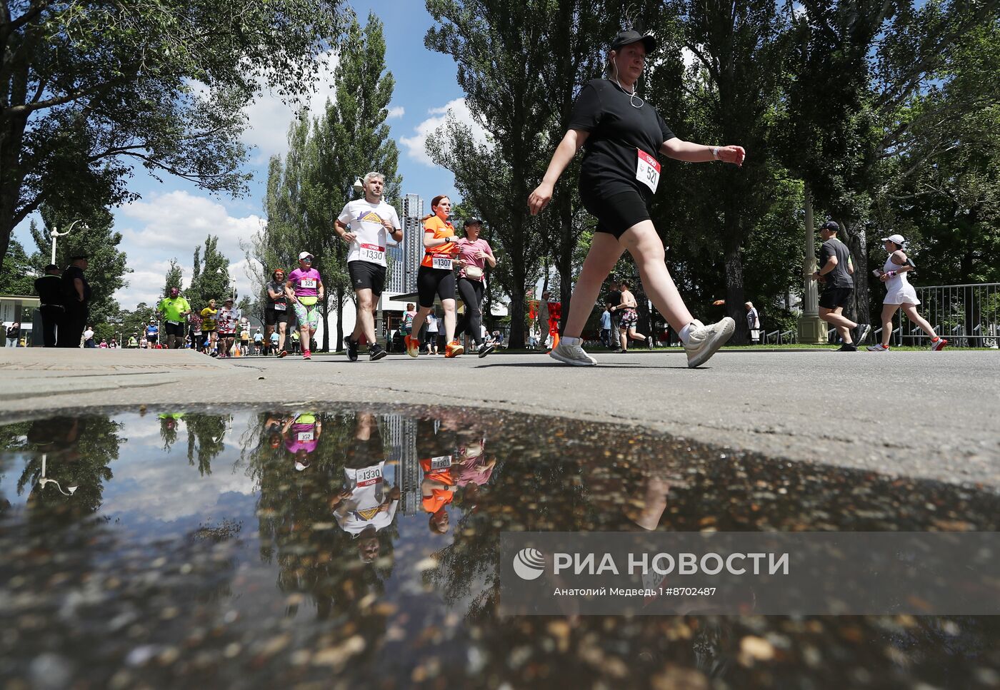 Выставка "Россия". Первый национальный спортивный забег в рамках национального праздника "Гербер"