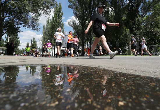Выставка "Россия". Первый национальный спортивный забег в рамках национального праздника "Гербер"