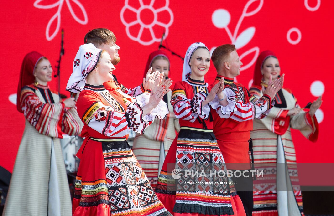 Выставка "Россия". Национальный праздник "Гербер"