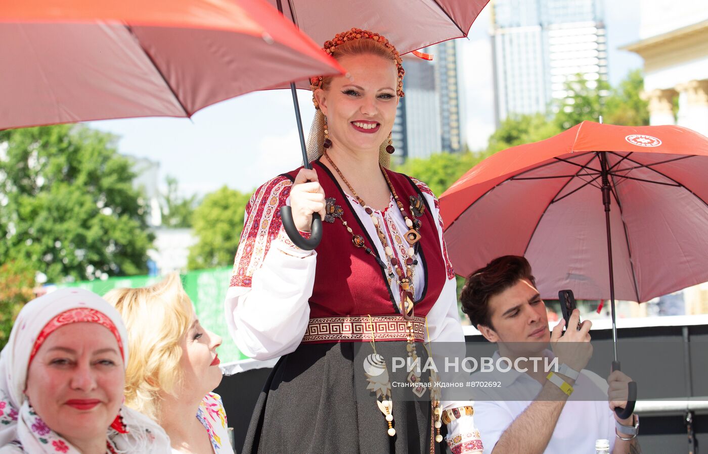 Выставка "Россия". Национальный праздник "Гербер"