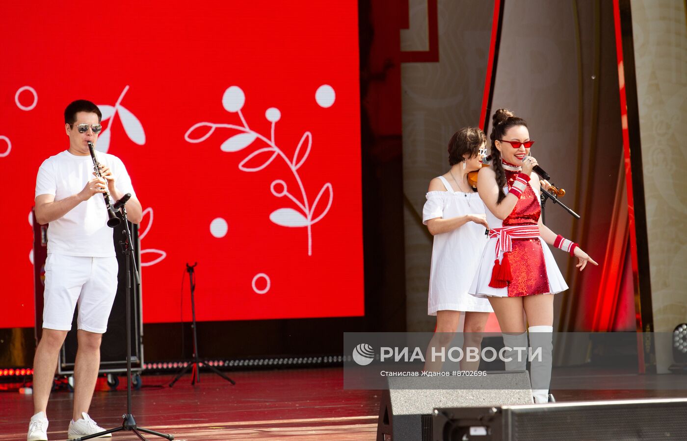 Выставка "Россия". Национальный праздник "Гербер"