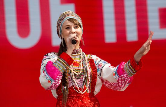 Международная выставка-форум "Россия"
Национальный удмуртский праздник "Гербер", главная уличная сцена
Финал финно-угорского музыкального конкурса Место: Россия, Москва. Автор: Станислав Жданов/РИА Новости. Выставка "Россия". Национальный праздник "Гербер"