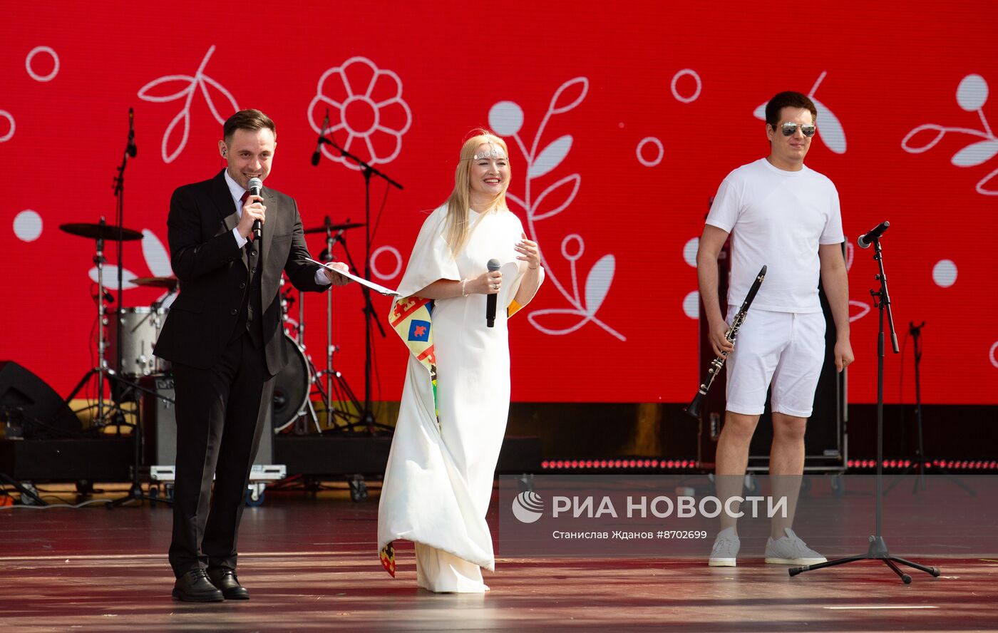 Выставка "Россия". Национальный праздник "Гербер"