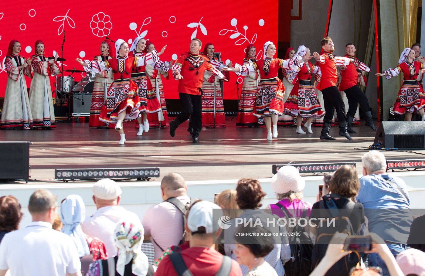 Выставка "Россия". Национальный праздник "Гербер"