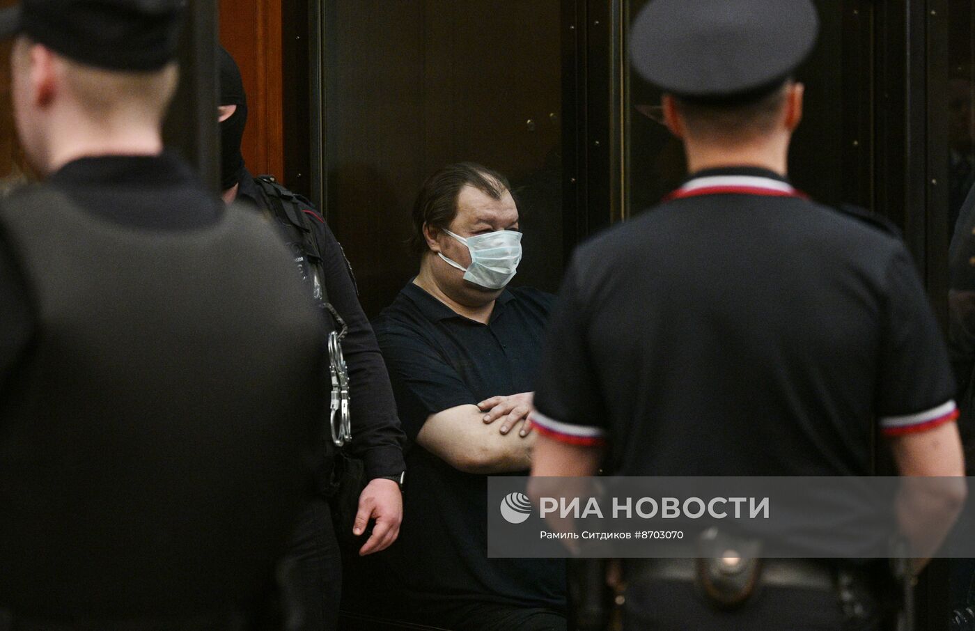 Оглашение приговора криминальному авторитету Олегу Медведеву