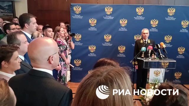 Правительство Сербии во главе с премьером Вучевичем на приеме в честь Дня России в российском посольстве в Белграде