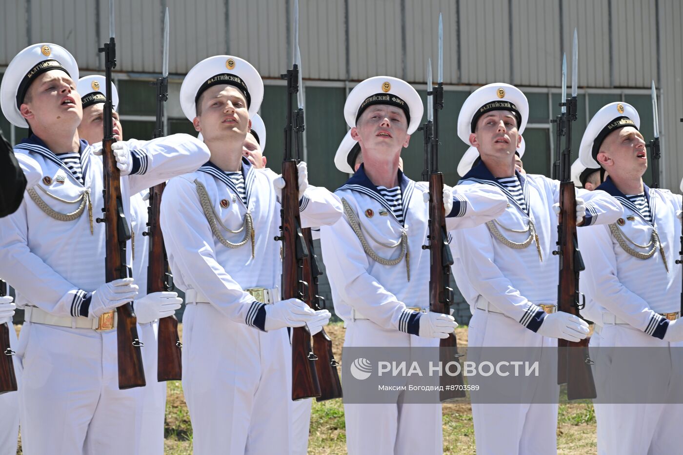 Спуск на воду малого ракетного корабля "Ставрополь"