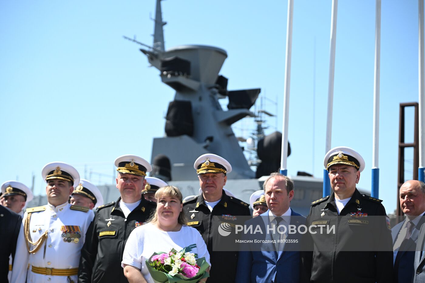 Спуск на воду малого ракетного корабля "Ставрополь"