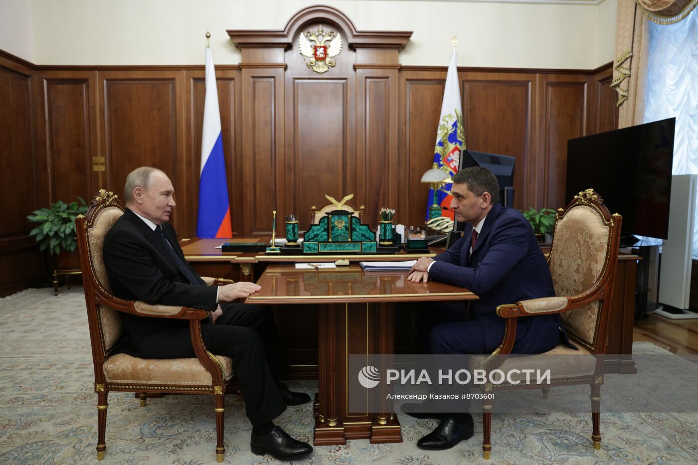 Президент Владимир Путин провел встречу с директором "Россетей" Андреем Рюминым
