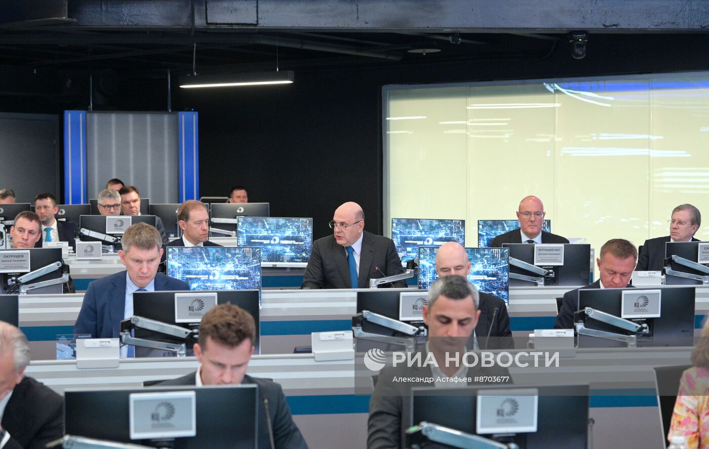 Премьер-министр Михаил Мишустин провел стратегические сессии по национальным проектам "Средства производства и автоматизации" и "Инфраструктура для жизни"