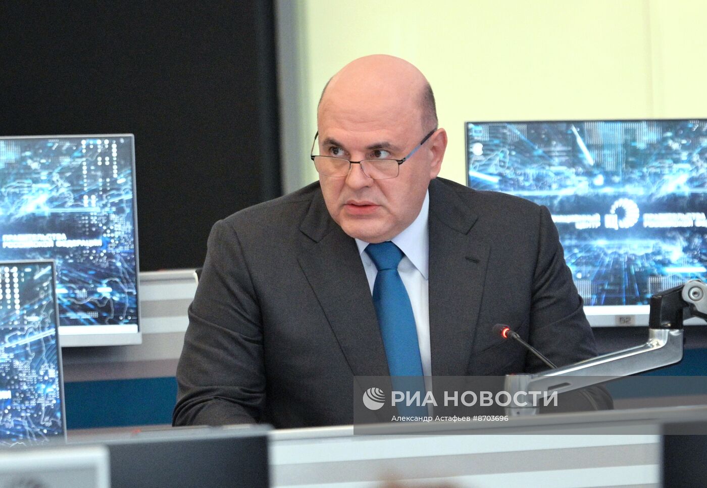 Премьер-министр Михаил Мишустин провел стратегические сессии по национальным проектам "Средства производства и автоматизации" и "Инфраструктура для жизни"