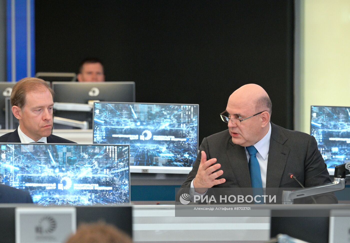 Премьер-министр Михаил Мишустин провел стратегические сессии по национальным проектам "Средства производства и автоматизации" и "Инфраструктура для жизни"