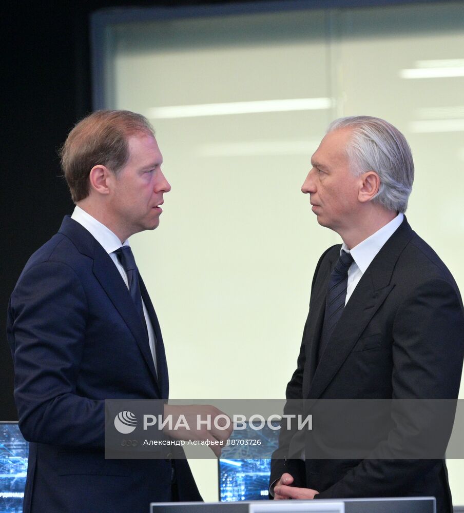 Премьер-министр Михаил Мишустин провел стратегические сессии по национальным проектам "Средства производства и автоматизации" и "Инфраструктура для жизни"