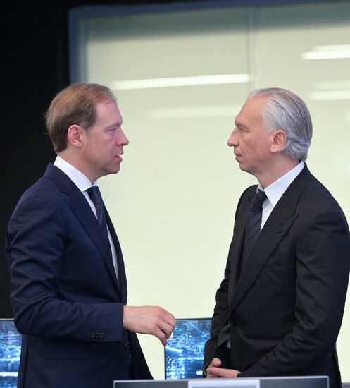 Премьер-министр Михаил Мишустин провел стратегические сессии по национальным проектам "Средства производства и автоматизации" и "Инфраструктура для жизни"