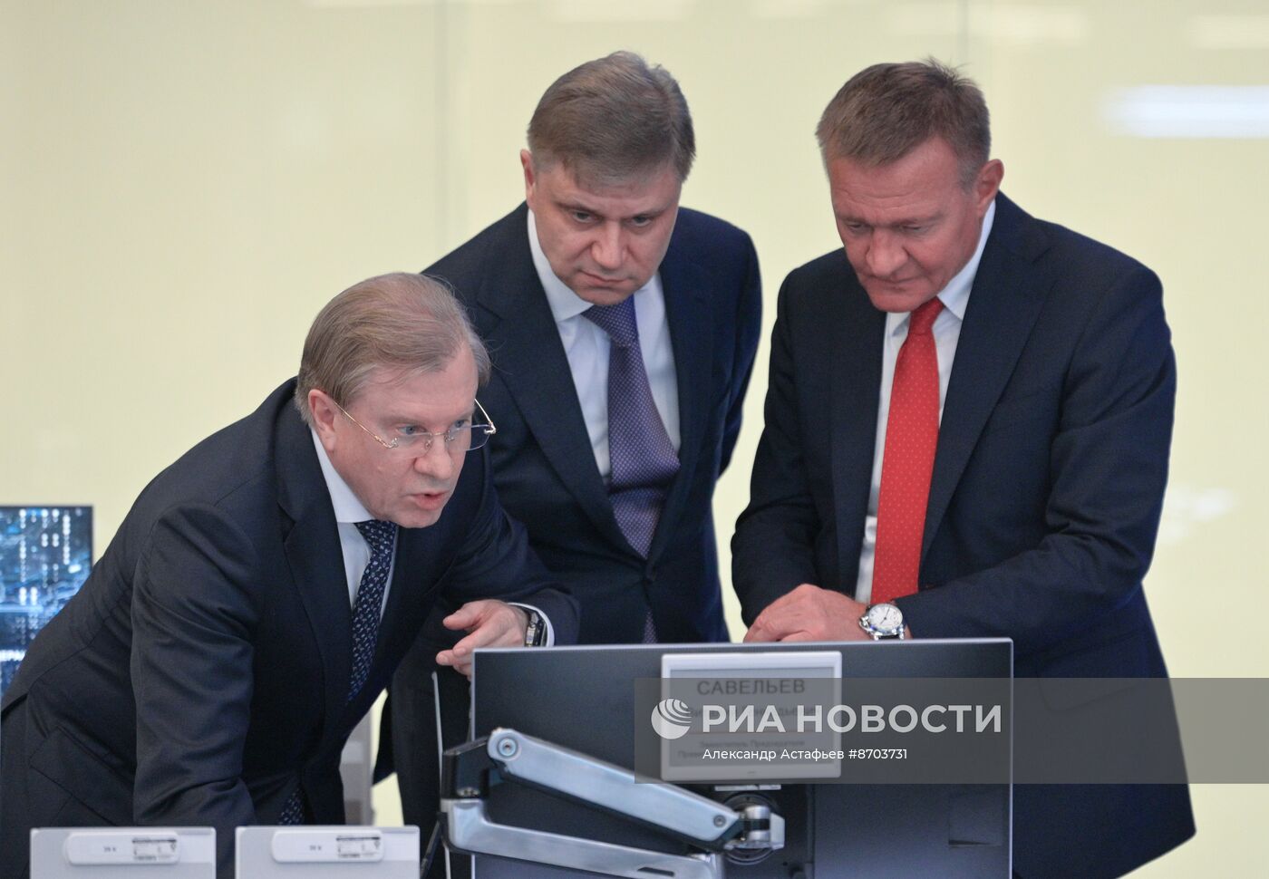 Премьер-министр Михаил Мишустин провел стратегические сессии по национальным проектам "Средства производства и автоматизации" и "Инфраструктура для жизни"