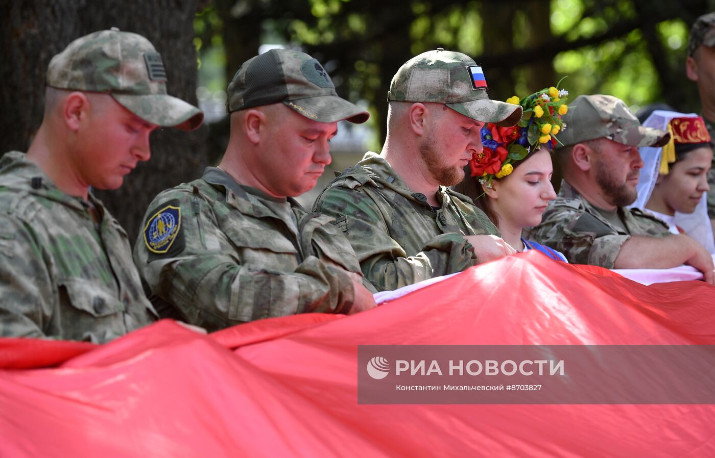 Флешмоб "Россия-многоликая страна" в Крыму