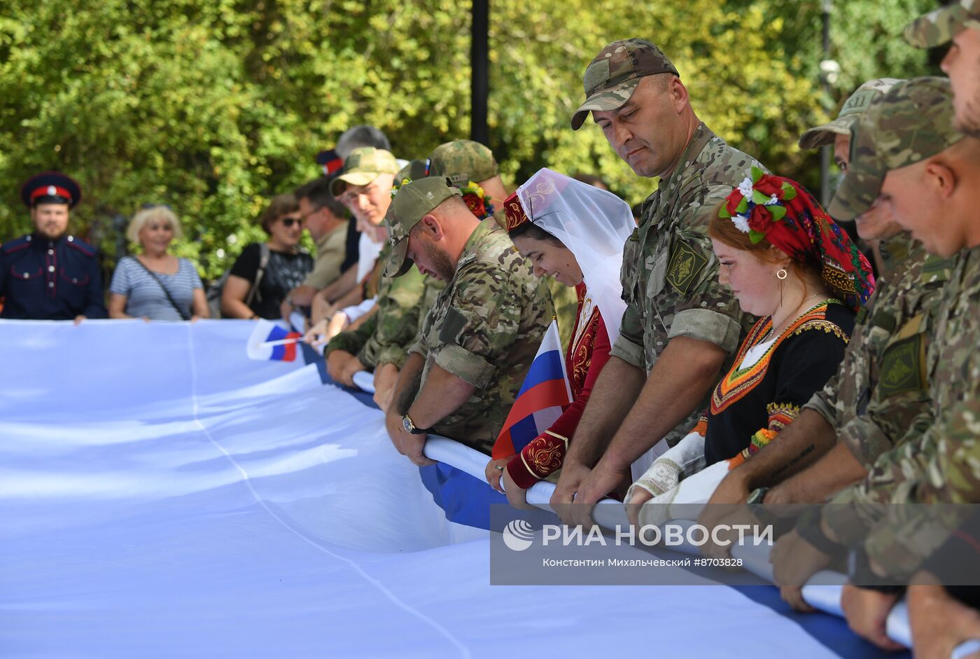 Флешмоб "Россия-многоликая страна" в Крыму