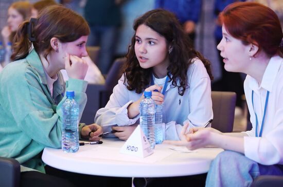 Международная выставка-форум "Россия"
Финал научно-просветительского проекта "Ледокол знаний", павильон №19 "АТОМ"
Место: Россия, Москва. Автор: Анатолий Медведь/РИА Новости. Финал научно-просветительского проекта "Ледокол знаний"