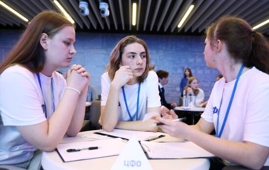 Международная выставка-форум "Россия"
Финал научно-просветительского проекта "Ледокол знаний", павильон №19 "АТОМ"
Место: Россия, Москва. Автор: Анатолий Медведь/РИА Новости. Финал научно-просветительского проекта "Ледокол знаний"