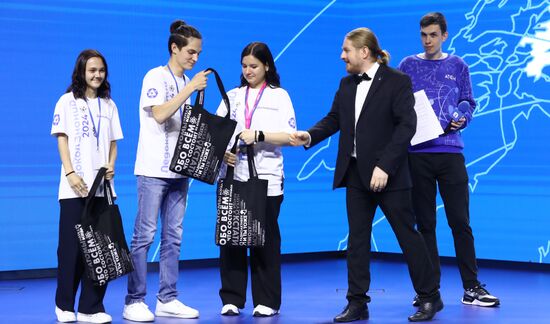 Международная выставка-форум "Россия"
Финал научно-просветительского проекта "Ледокол знаний", павильон №19 "АТОМ"
Место: Россия, Москва. Автор: Анатолий Медведь/РИА Новости. Финал научно-просветительского проекта "Ледокол знаний"