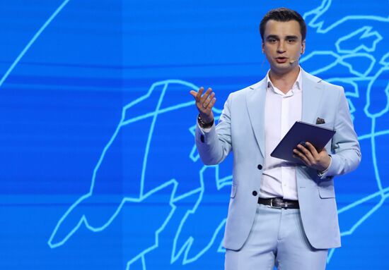 Международная выставка-форум "Россия"
Финал научно-просветительского проекта "Ледокол знаний", павильон 19 "АТОМ"
Место: Россия, Москва. Автор: Анатолий Медведь/РИА Новости. Финал научно-просветительского проекта "Ледокол знаний"