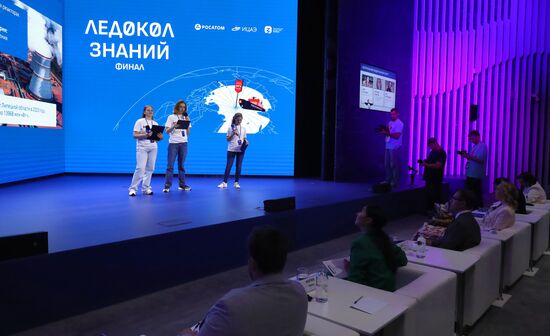 Международная выставка-форум "Россия"
Финал научно-просветительского проекта "Ледокол знаний", павильон №19 "АТОМ"
Место: Россия, Москва. Автор: Анатолий Медведь/РИА Новости. Финал научно-просветительского проекта "Ледокол знаний"