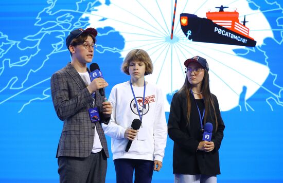 Международная выставка-форум "Россия"
Финал научно-просветительского проекта "Ледокол знаний", павильон №19 "АТОМ"
Место: Россия, Москва. Автор: Анатолий Медведь/РИА Новости. Финал научно-просветительского проекта "Ледокол знаний"