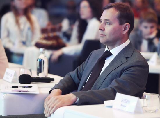 Международная выставка-форум "Россия"
Финал научно-просветительского проекта "Ледокол знаний", павильон 19 "АТОМ"
Михаил Бубен, заместитель полномочного представителя Президента Российской Федерации в Центральном федеральном округе Место: Россия, Москва. Автор: Анатолий Медведь/РИА Новости. Финал научно-просветительского проекта "Ледокол знаний"