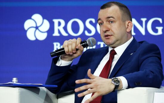 Международная выставка-форум "Россия"
Пленарная сессия "Международный туризм. Россия и мир", павильон №75
Владимир Потешкин, заместитель министра транспорта РФ Место: Россия, Москва. Автор: Анатолий Медведь/РИА Новости. Выставка "Россия". Пленарная сессия "Международный туризм. Россия и мир"