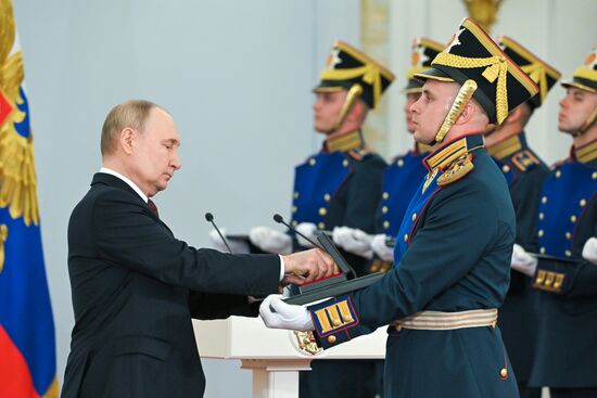Президент Владимир Путин вручил госнаграды лауреатам государственных премий и Героям труда