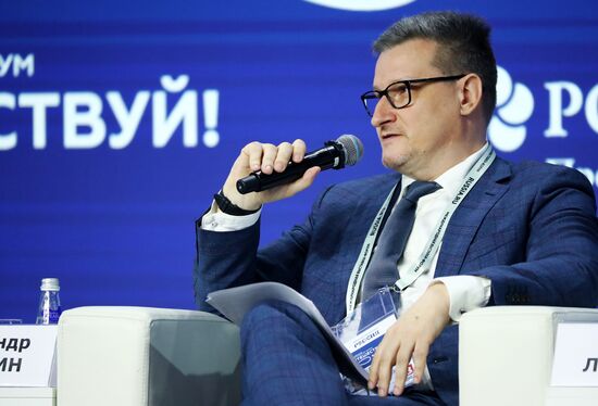 Международная выставка-форум "Россия"
Пленарная сессия "Международный туризм. Россия и мир", павильон №75
Александр Мусихин, генеральный директор, туроператор "Интурист" Место: Россия, Москва. Автор: Анатолий Медведь/РИА Новости. Выставка "Россия". Пленарная сессия "Международный туризм. Россия и мир"