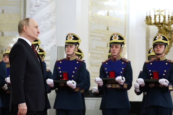 Президент Владимир Путин вручил госнаграды лауреатам государственных премий и Героям труда