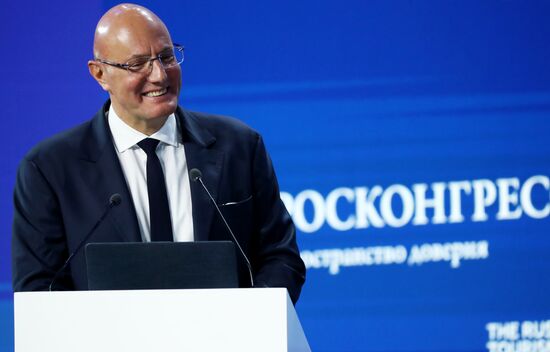 Международная выставка-форум "Россия"
Пленарная сессия "Международный туризм. Россия и мир", павильон №75
Дмитрий Чернышенко, заместитель председателя правительства РФ Место: Россия, Москва. Автор: Анатолий Медведь/РИА Новости. Выставка "Россия". Пленарная сессия "Международный туризм. Россия и мир"