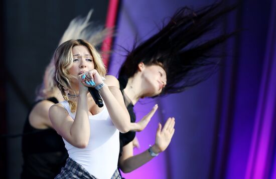 Международная выставка-форум "Россия"
Концерт "Блогеры России", главная уличная сцена
Соня Слиппи Место: Россия, Москва. Автор: Анатолий Медведь/РИА Новости. Выставка "Россия". Концерт "Блогеры России"