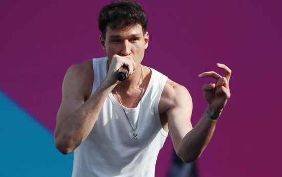 Международная выставка-форум "Россия"
Концерт "Блогеры России", главная уличная сцена
Паша Дворецкий Место: Россия, Москва. Автор: Анатолий Медведь/РИА Новости. Выставка "Россия". Концерт "Блогеры России"