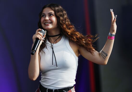 Международная выставка-форум "Россия"
Концерт "Блогеры России", главная уличная сцена
Фрося Место: Россия, Москва. Автор: Анатолий Медведь/РИА Новости. Выставка "Россия". Концерт "Блогеры России"