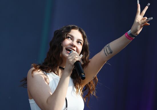 Международная выставка-форум "Россия"
Концерт "Блогеры России", главная уличная сцена
Фрося Место: Россия, Москва. Автор: Анатолий Медведь/РИА Новости. Выставка "Россия". Концерт "Блогеры России"