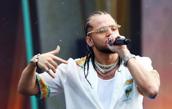 Международная выставка-форум "Россия"
Концерт "Блогеры России", главная уличная сцена
Аш 23
Место: Россия, Москва. Автор: Анатолий Медведь/РИА Новости. Выставка "Россия". Концерт "Блогеры России"