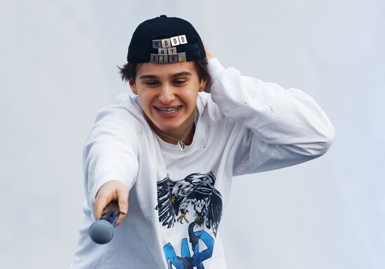 Международная выставка-форум "Россия"
Концерт "Блогеры России", главная уличная сцена
Давид Туров (ЦУ-Е-ФА) Место: Россия, Москва. Автор: Анатолий Медведь/РИА Новости. Выставка "Россия". Концерт "Блогеры России"