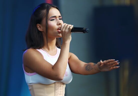 Международная выставка-форум "Россия"
Концерт "Блогеры России", главная уличная сцена
Катя Голышева Место: Россия, Москва. Автор: Анатолий Медведь/РИА Новости. Выставка "Россия". Концерт "Блогеры России"