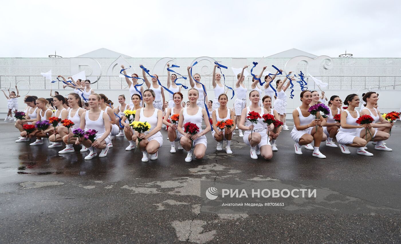 Выставка "Россия". Театрализованное шествие от Московского исторического фестиваля "Времена и эпохи" 